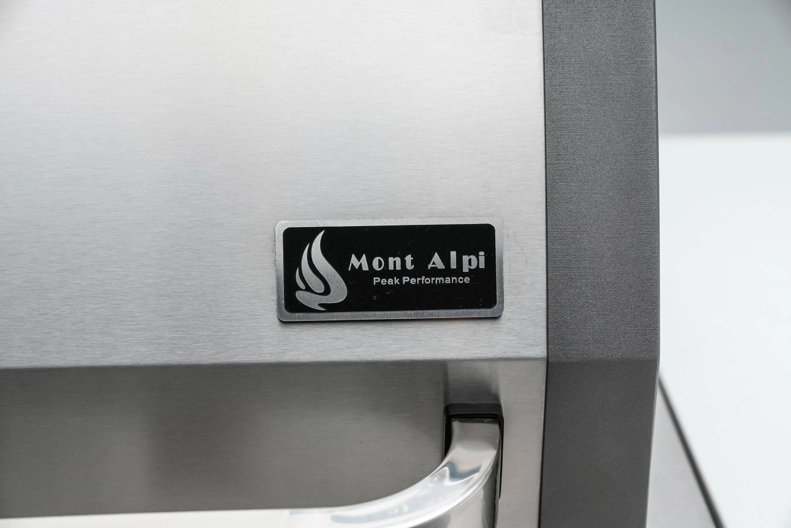 Mont Alpi 805 Island - Image 3